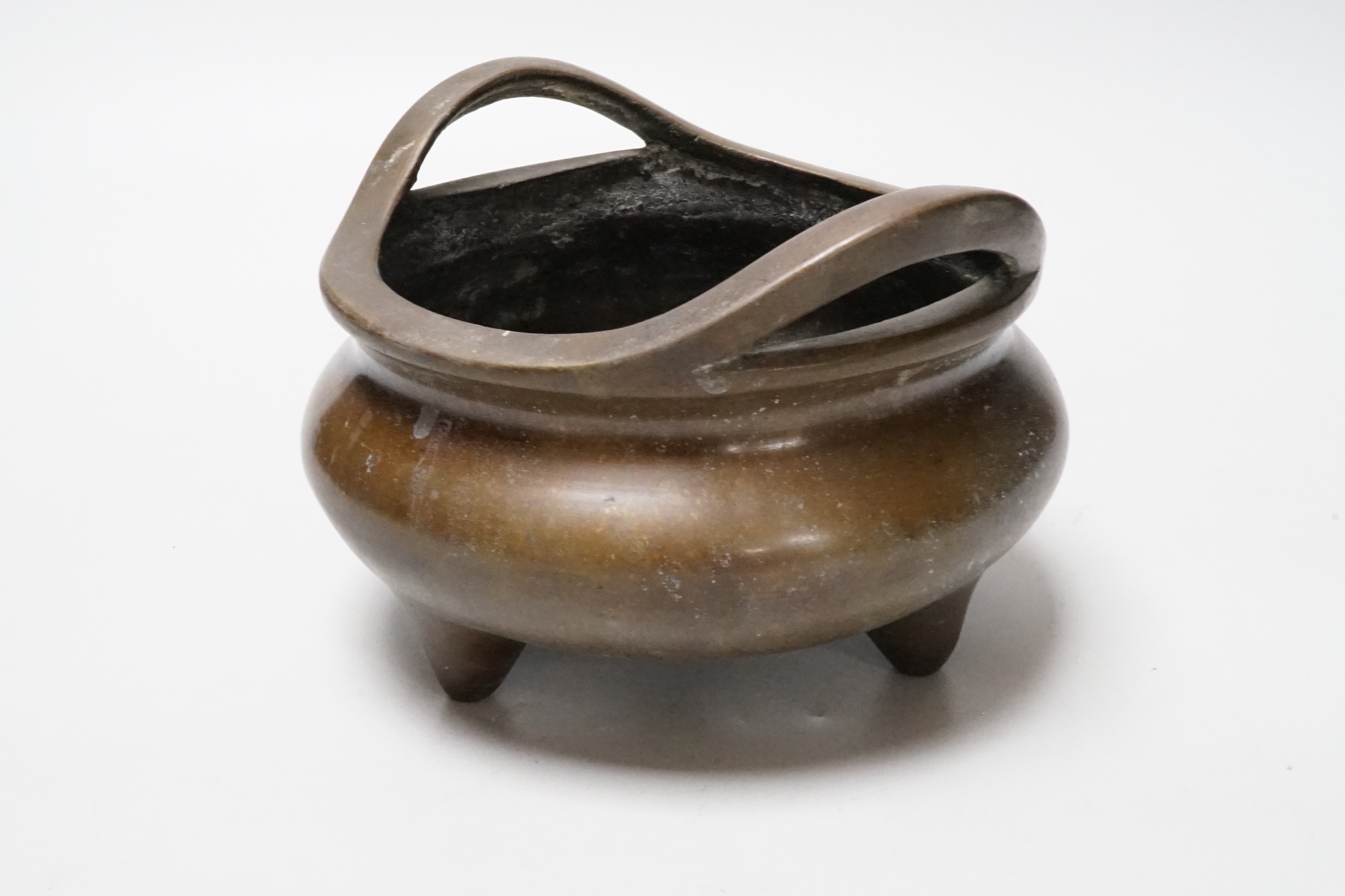 A Chinese bronze censer, 15cm wide